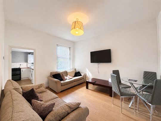 4 bedroom semi-detached house to rent - Photo 1