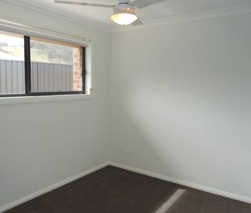 Modern Two Bedroom Townhouse in Springdale Heights! - Photo 3