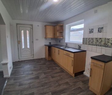 2 bedroom semi-detached house to rent - Photo 4