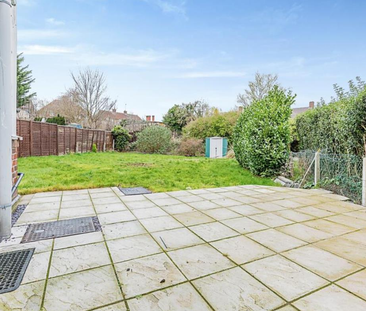 Pembroke Crescent - Photo 2