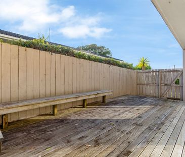 Spacious Home - Unbeatable Location - Photo 6