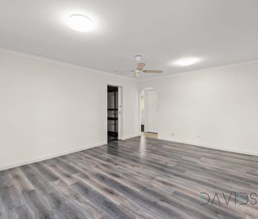 Hidden Gem with Private Yard – Renovated 2-Bedroom Unit (Water Incl... - Photo 5