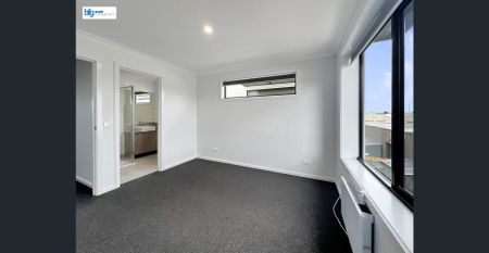 New Modern 3-Bedroom Home in Werribee - Photo 3