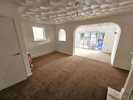 3 bedroom semi-detached house to rent - Photo 4