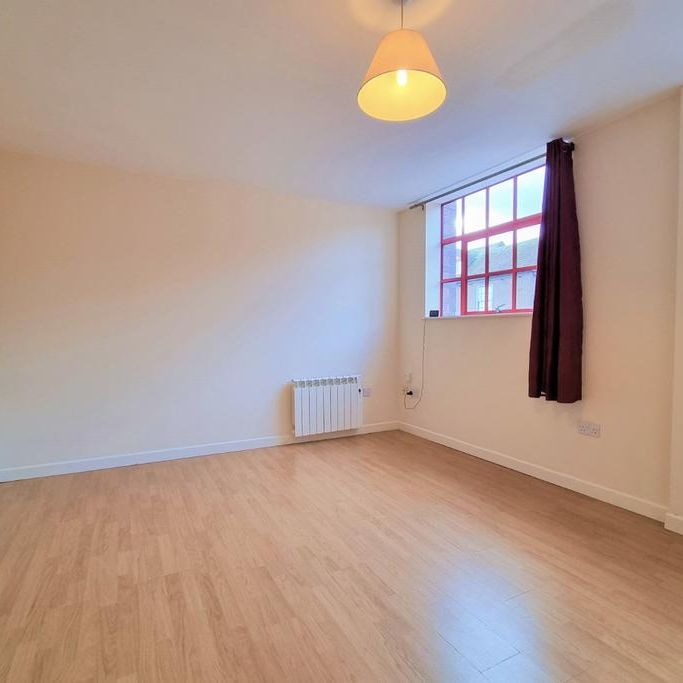 Studio to rent - Photo 1