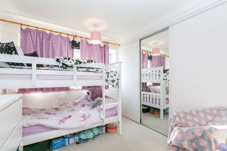 York Way, Sandhurst, GU47 - Photo 3