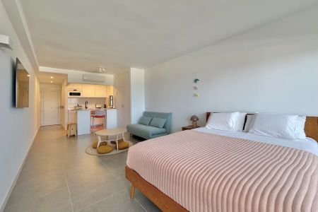 Magaluf, Southwest - Photo 5