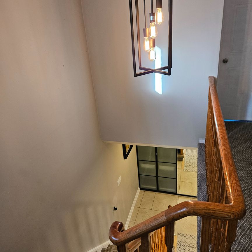 For Lease - 1298 Valerie Crescent, Oakville, Ontario - Photo 1