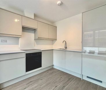 Victoria Road, Farnborough, Hampshire, GU14 - Photo 2