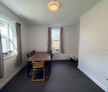Modernised and tidy flat with garaging! - Photo 3