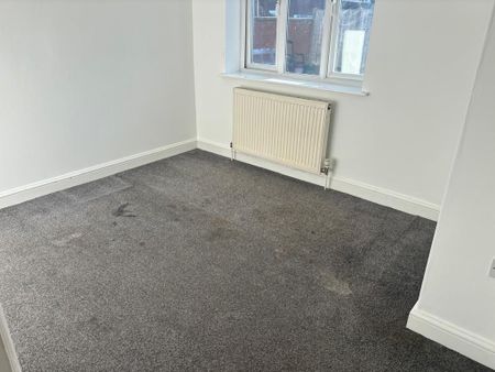 2 bedroom ground floor flat to rent - Photo 3