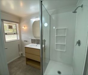 This tidy downstairs unit features one bedroom, a modern bathroom, ... - Photo 2