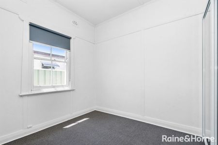 RENOVATED THREE BEDROOM HOME, MINUTES AWAY FROM BELMONT CITY CENTRE - Photo 2
