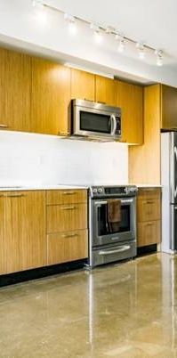 Pet Friendly DOWNTOWN VANCOUVER 2BED 1Bath + Parking Furnished - Photo 1