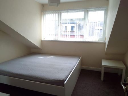 1 bedroom in a house share to rent - Photo 4