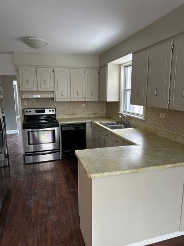 For Lease - 141 North Bonnington Avenue Unit# Main, Toronto, Ontario - Photo 2