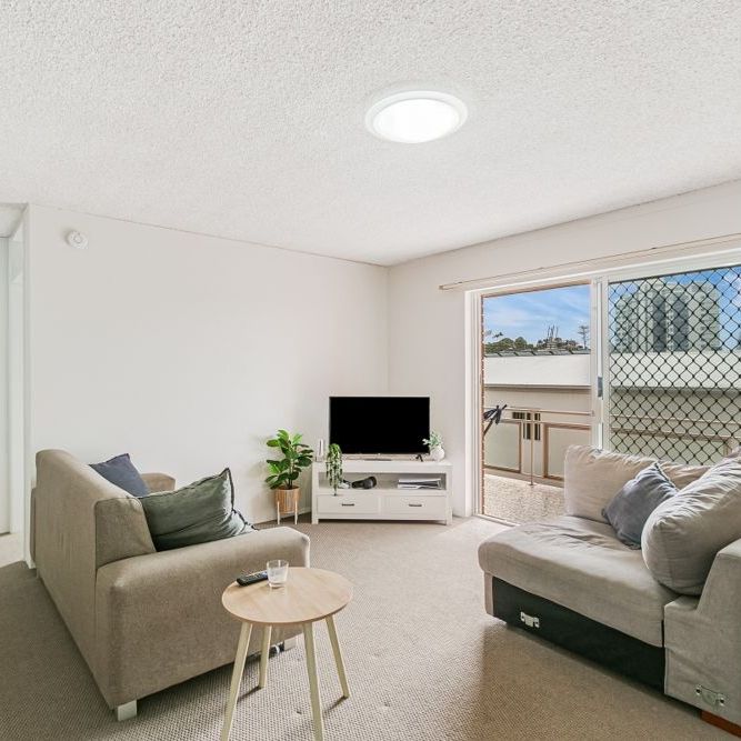 ELEVATED UNIT OVERLOOKING COOLANGATTA - Photo 1