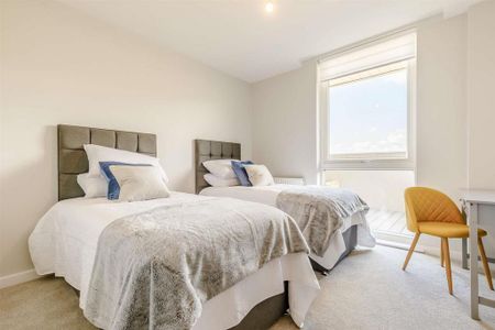 2 bedroom penthouse to rent - Photo 5