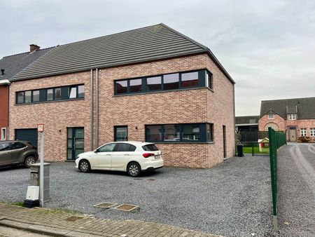 Ruime, recente woning met 3 slaapkamers te huur! - Foto 2