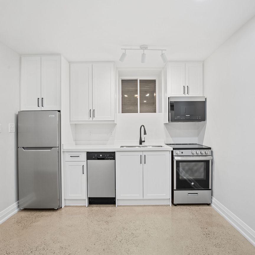 For Lease - 2563 Dundas Street Unit# 5, Toronto, Ontario - Photo 1