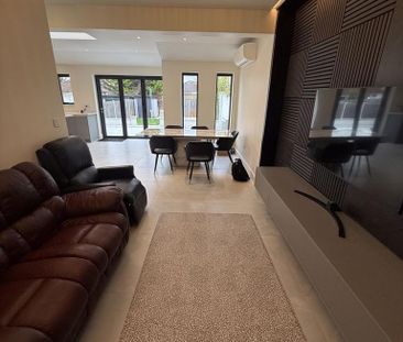 4 bedroom semi-detached house to rent - Photo 6