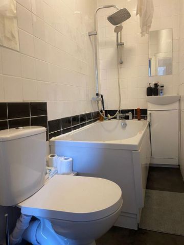 1 bedroom in a house share to rent - Photo 5