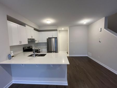 For Lease - 536 Oldenburg Avenue, Stittsville - Munster - Richmond, Ontario - Photo 5