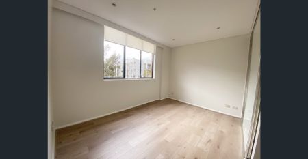 Quiet east facing and timber floor apartment - Photo 5