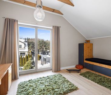 Duży dom wolnostojący z prywatnym stawem - Zdjęcie 4