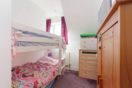 3 bedroom flat to rent - Photo 2