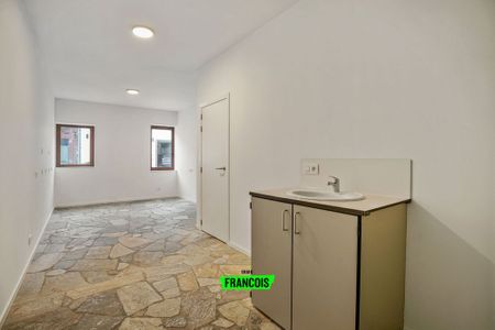 Ruim en energiezuinig gelijkvloers appartement (EPC A) met twee slaapkamers, gelegen in het hart van Proven. - Photo 3