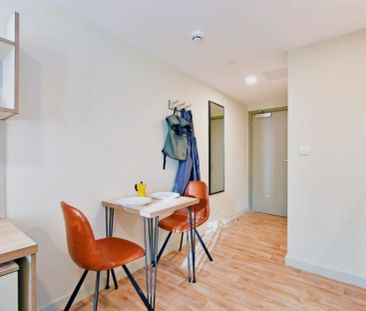 Luminous studio in a residence close to The Moor Market - Photo 1