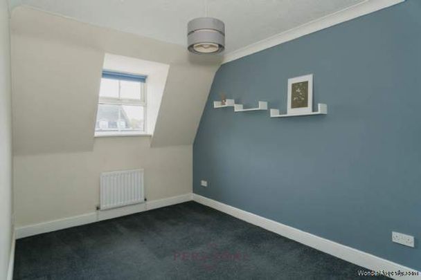 4 bedroom property to rent in Epsom - Photo 1