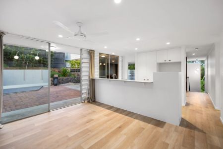 Spacious Family Home with Breathtaking City Views in Everton Park - Photo 2