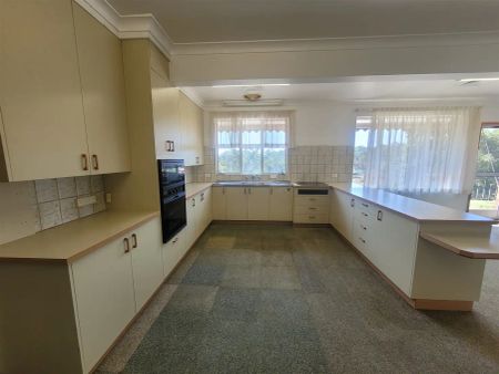 “Acreage family home in Kenthurst” - Photo 4