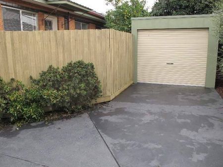 Freshly painted, fabulous 3 bedroom home - Photo 4