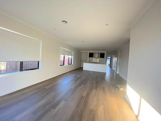 Modern Family Living in Emberwood Estate - Photo 1