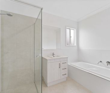 Stunning Nikenbah - Light, Bright & Airy + Ducted AC - Photo 2