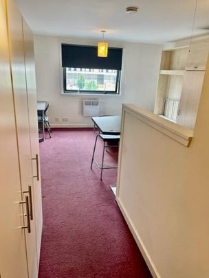 Studio to rent - Photo 1