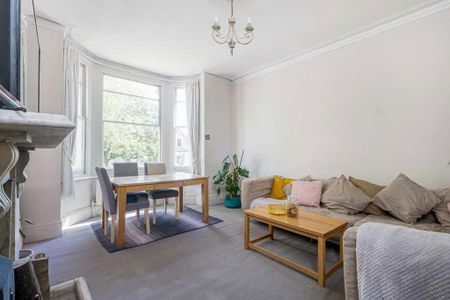 3 bedroom flat to rent - Photo 2