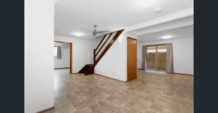 Charming three-bedroom home - Photo 5