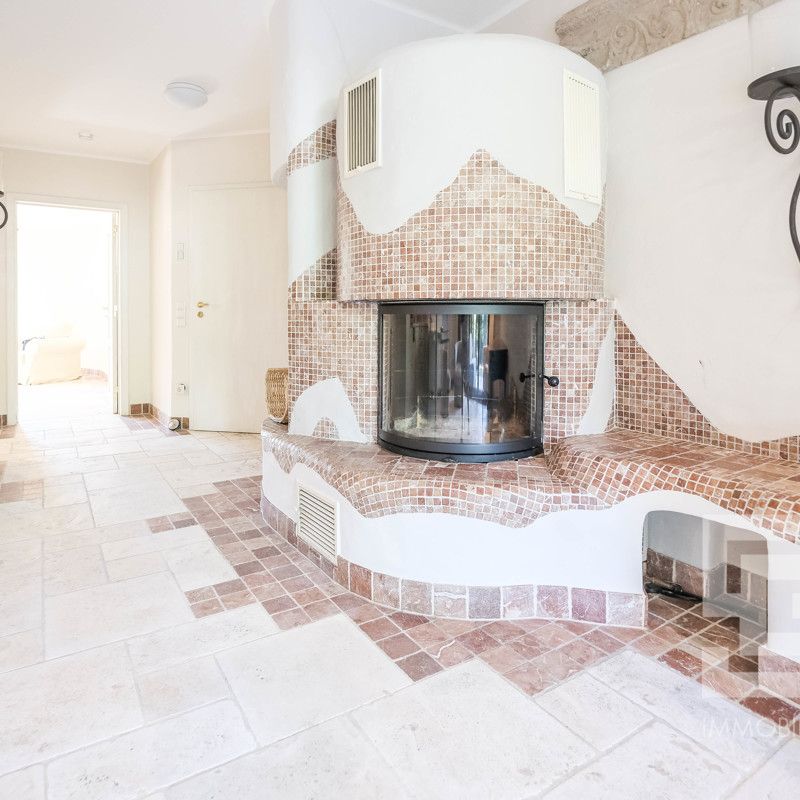 Etwas ganz besonderes... Repräsentative, teilmöblierte Terrassenwohnung in mediterranem Anwesen! - Photo 1