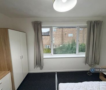 1 bedroom in a house share to rent - Photo 4