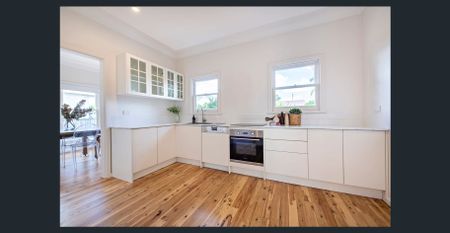 Immaculate Renovated Cottage - Photo 5