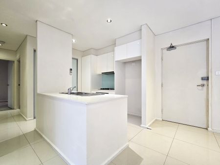 FOOTSTEPS TO TO ALL AMENITIES - MODERN TWO BEDROOM APARTMENT - Photo 5