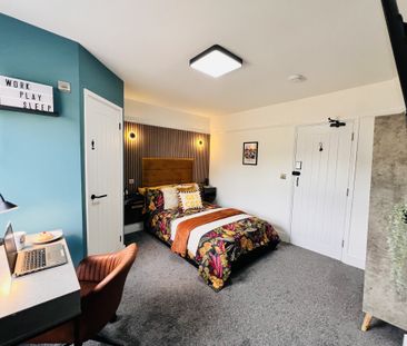 BEDROOM 1- HUGE DOUBLE ENSUITE - Photo 6