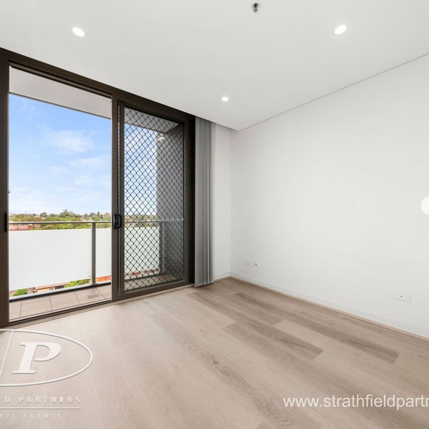 Arriva Strathfield Huge Luxury 2 Bedroom Apartment - Photo 1