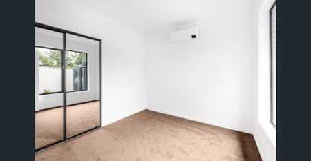 Fresh, Comfortable Living in a Quiet Court - Photo 2