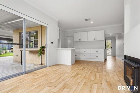 Stylish, Spacious & Ready to Move In - Photo 2