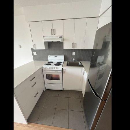 YORK HOUSE - Photo 3